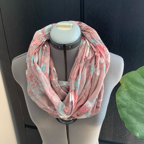 Four scarf bundle - Picture 3 of 6